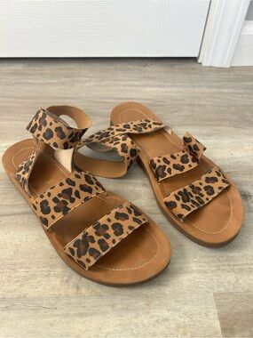 Leopard Print Strappy Sandals - Women